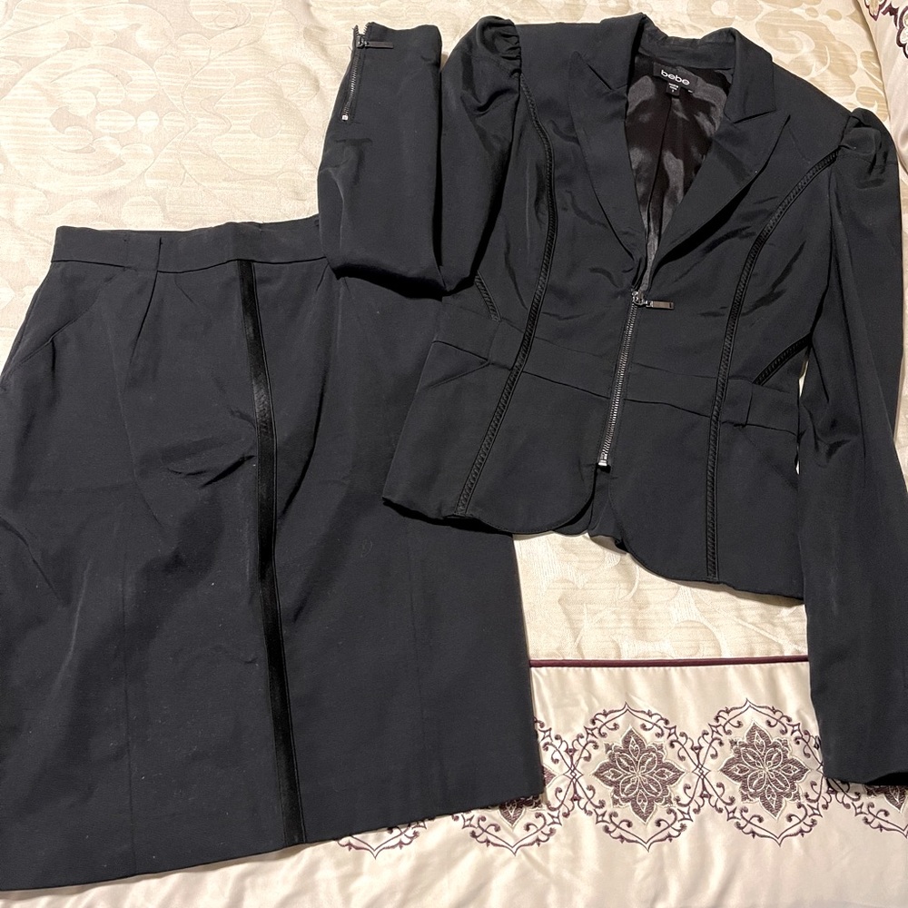 Beautiful women’s mini skirt suit set.